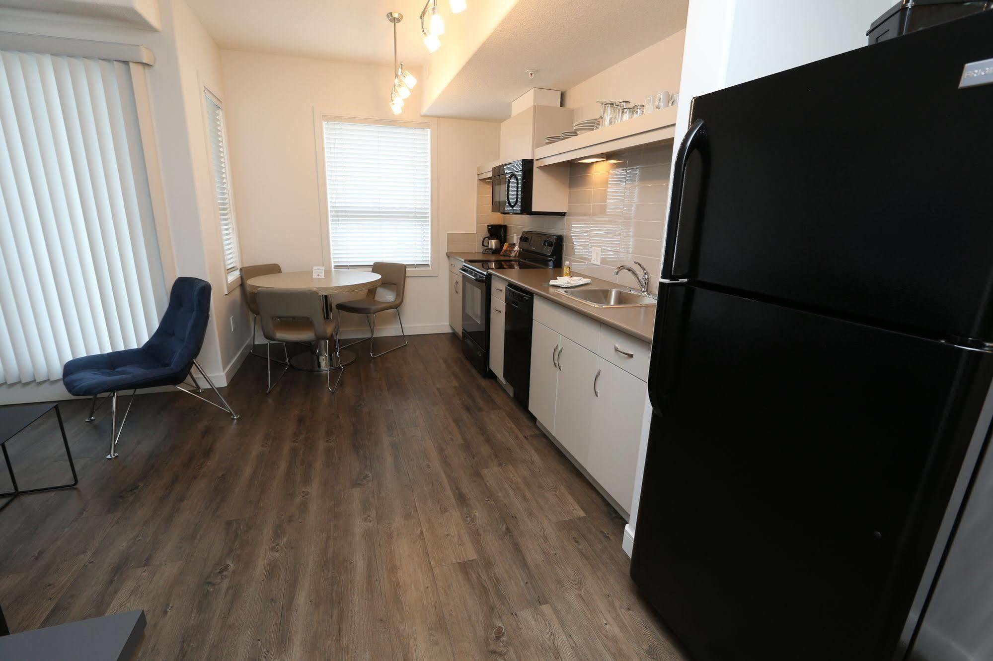 Ramada By Wyndham Fort Mcmurray Zewnętrze zdjęcie